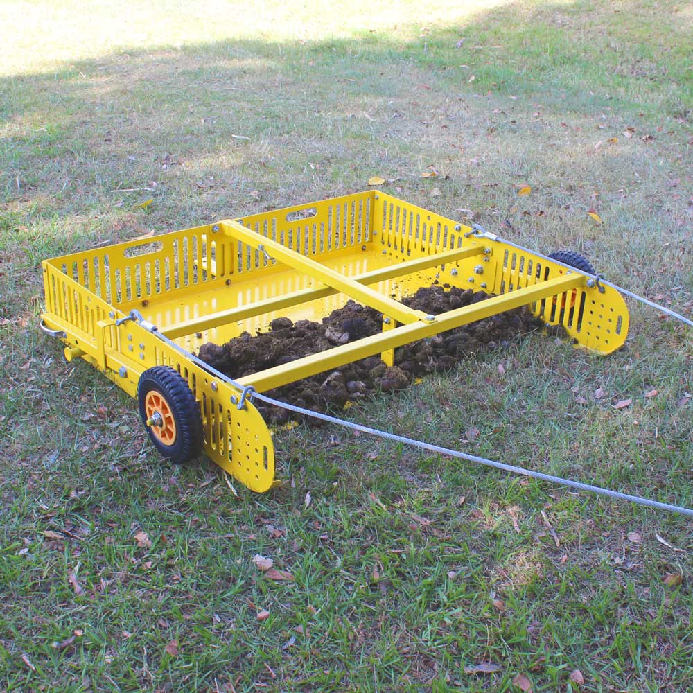 Lander - "Scoop'N'Tow" 2-in-1 Field Cleaner and Trailer